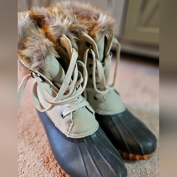 Esprit Shoes - Esprit Faux Fur Lined Winter Duck Boots 8